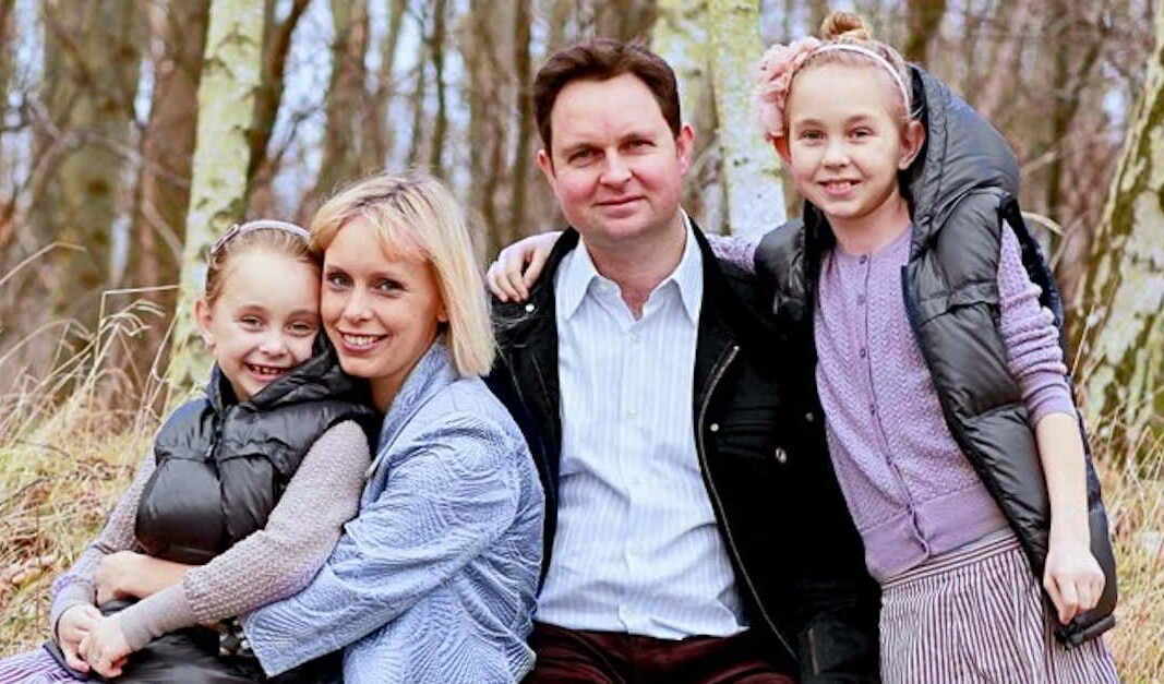 Rodzina Barka miała problem, by związać koniec z końcem, i była pełna nadziei, że platforma Bitcoin Billionaire będzie mogła zmniejszyć jego obciążenie finansowe. Dlatego Bartek postanowił przetestować system i przedstawić swoje wyniki